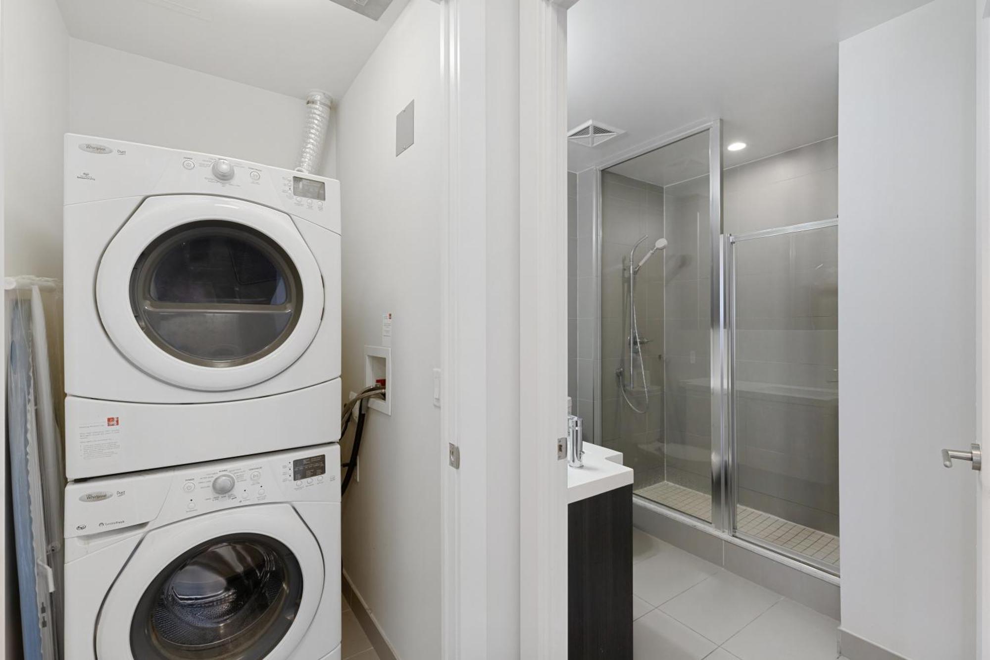 2Bedroom Cn Tower And Water Views - Free Parking - Rooftop Pool Toronto Exterior foto