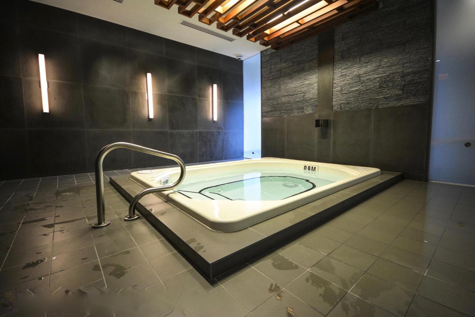 2Bedroom Cn Tower And Water Views - Free Parking - Rooftop Pool Toronto Exterior foto